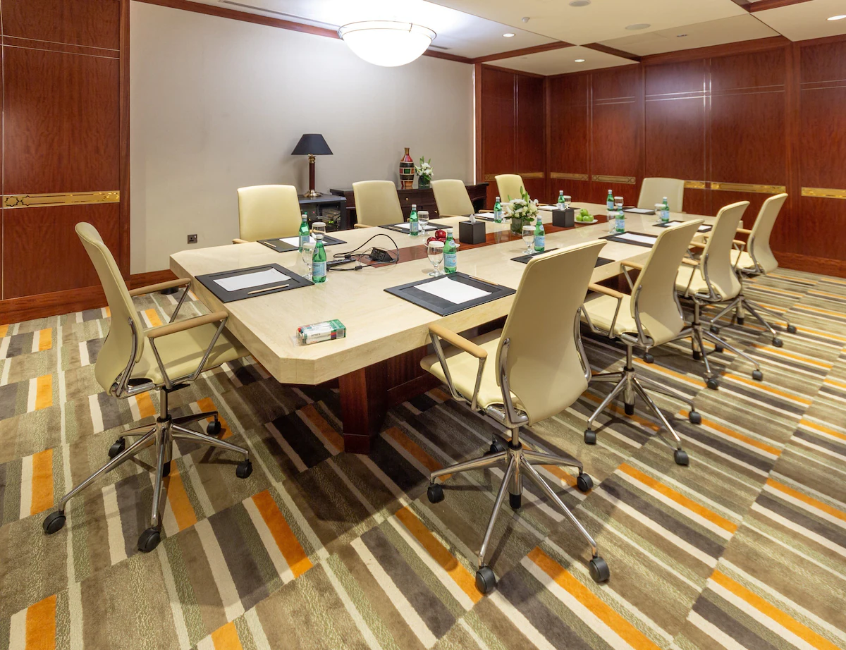 اتاق کنفرانس هتل کراون پلازا جمیرا